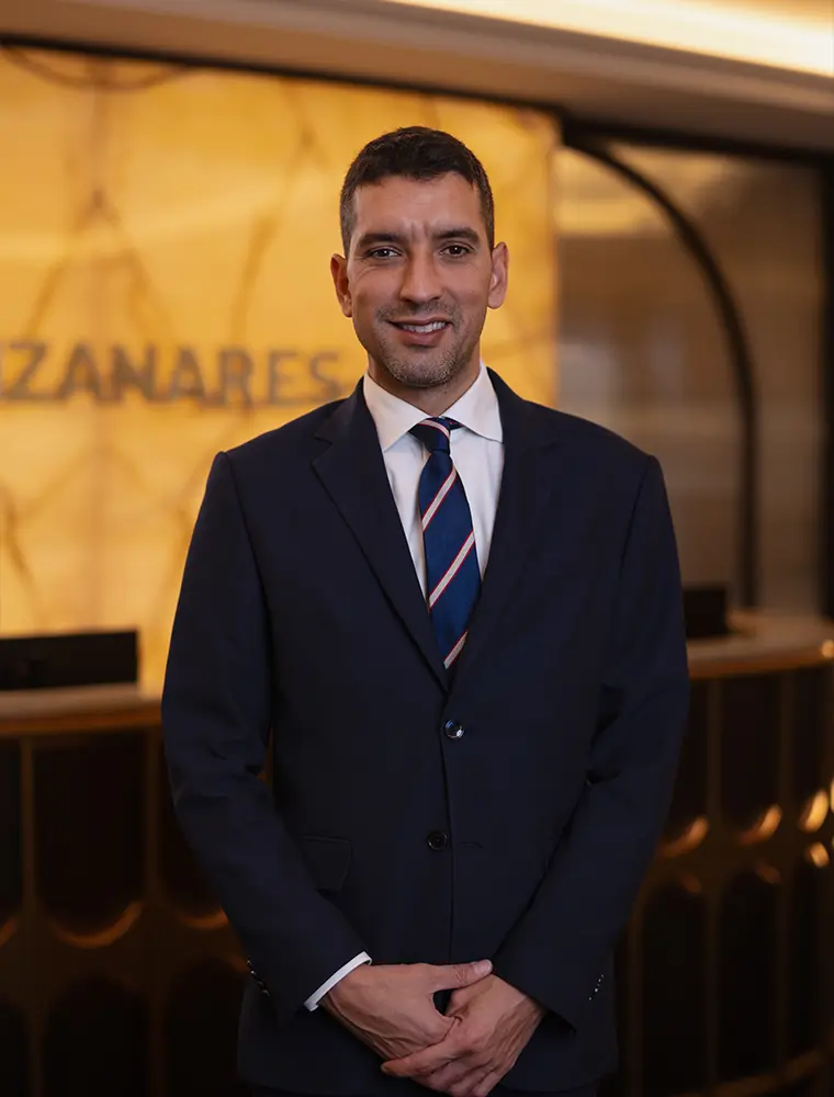 SENIOR LAWYER