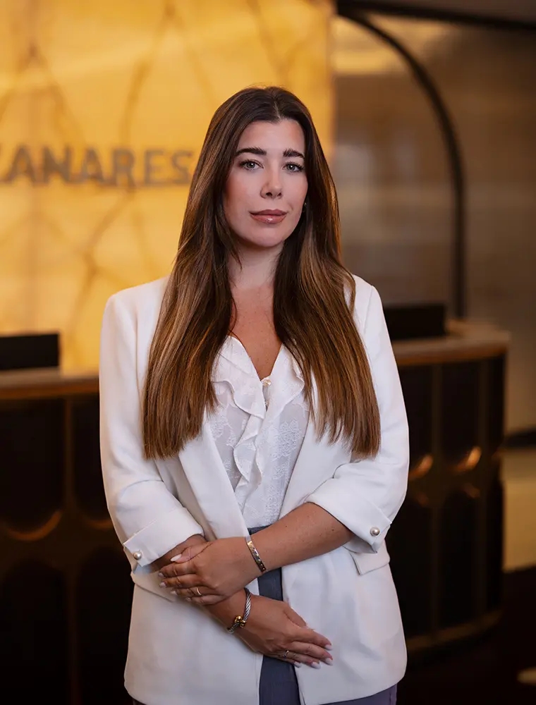 SENIOR LAWYER